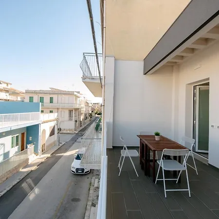 Case Vacanze Giulio Verne Marina di Ragusa Esterno foto